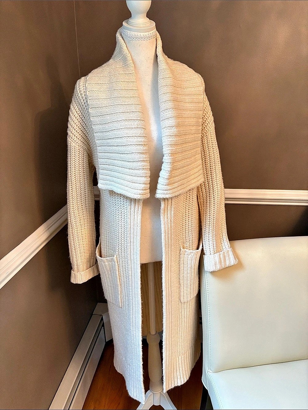 Express Knit Cardigan in White Size Small Like New